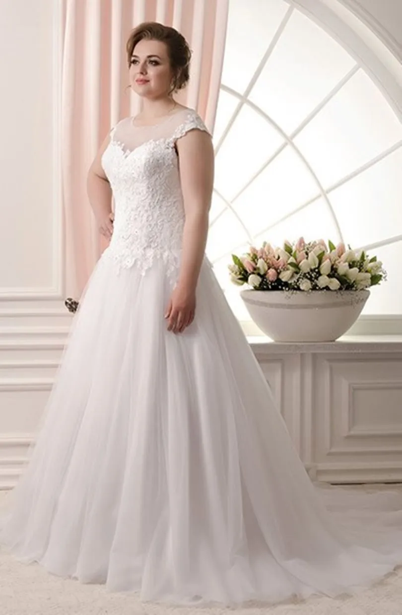 ---Astorga – Curvy bespoke lace wedding dress with wide tulle skirt and satin lining--