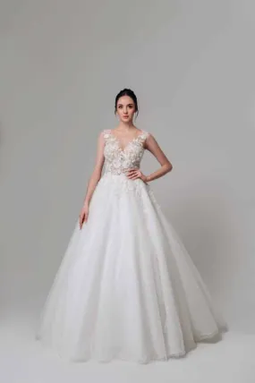 ---Romantic wedding dress with a voluminous A line skirt in tulle at an attractive price--