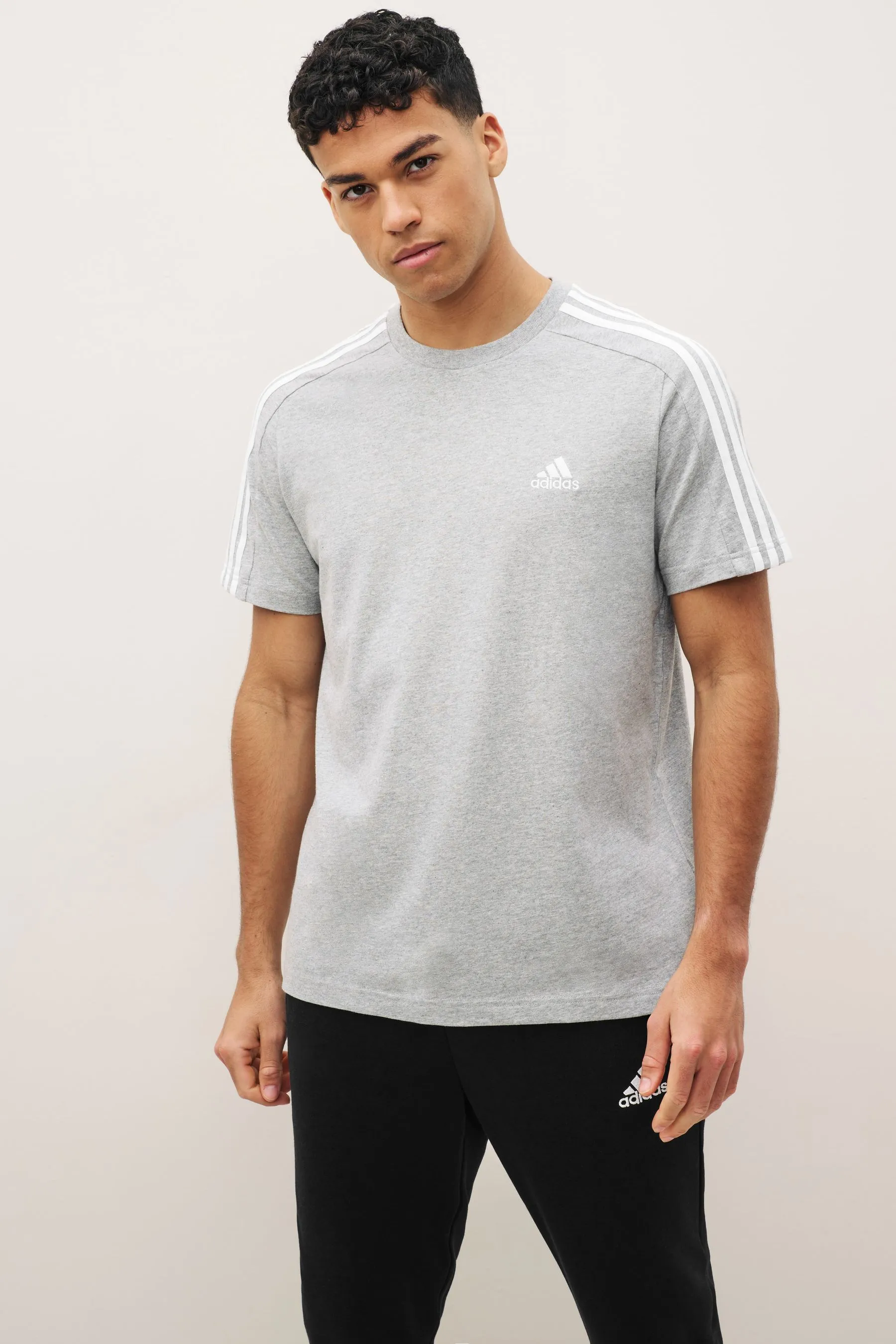 Adidas Must-have - T-shirt singola in jersey a 3 strisce