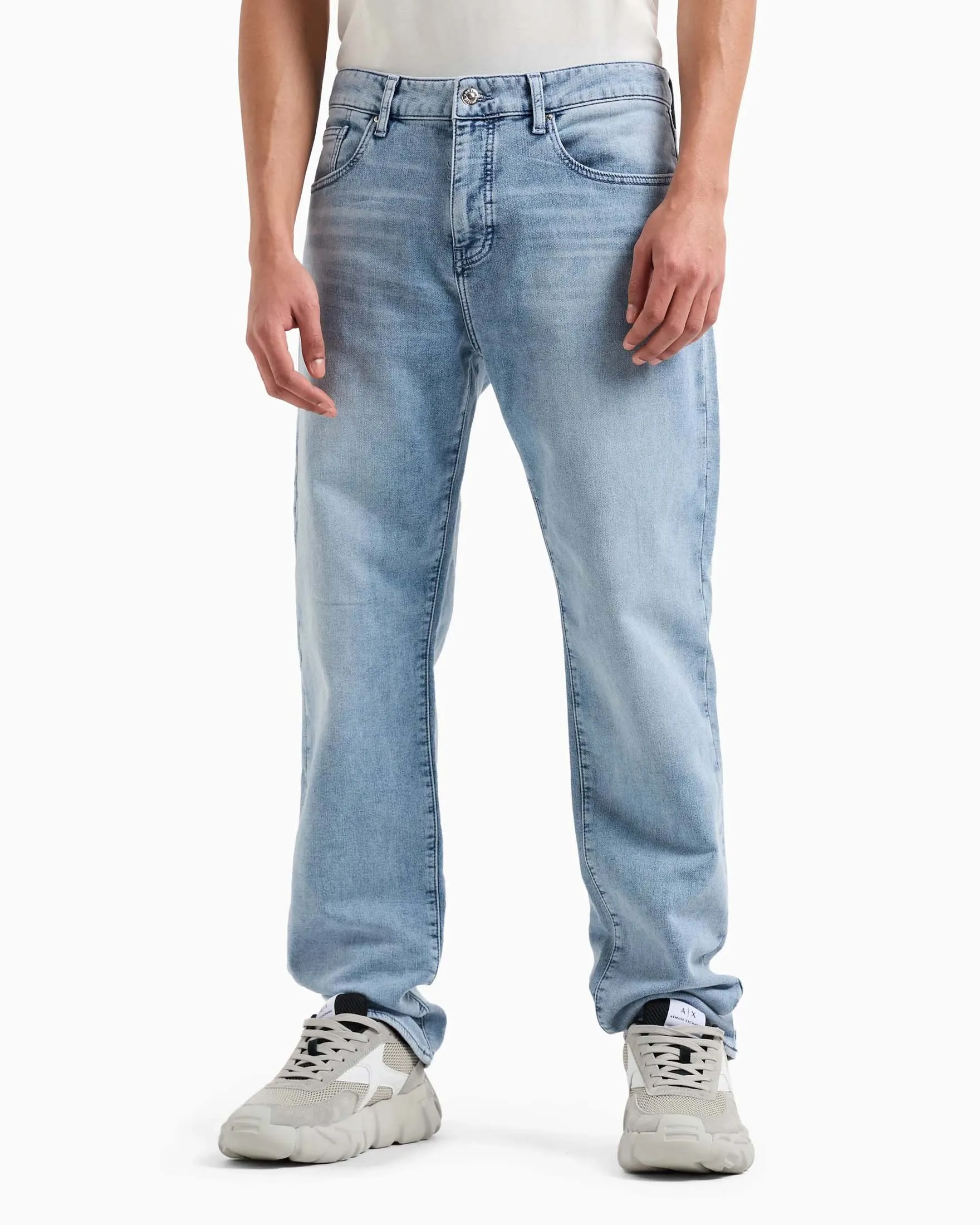 Jeans slim-fit a vita media in cotone stretch lavaggio chiaro super stone washed con baffature