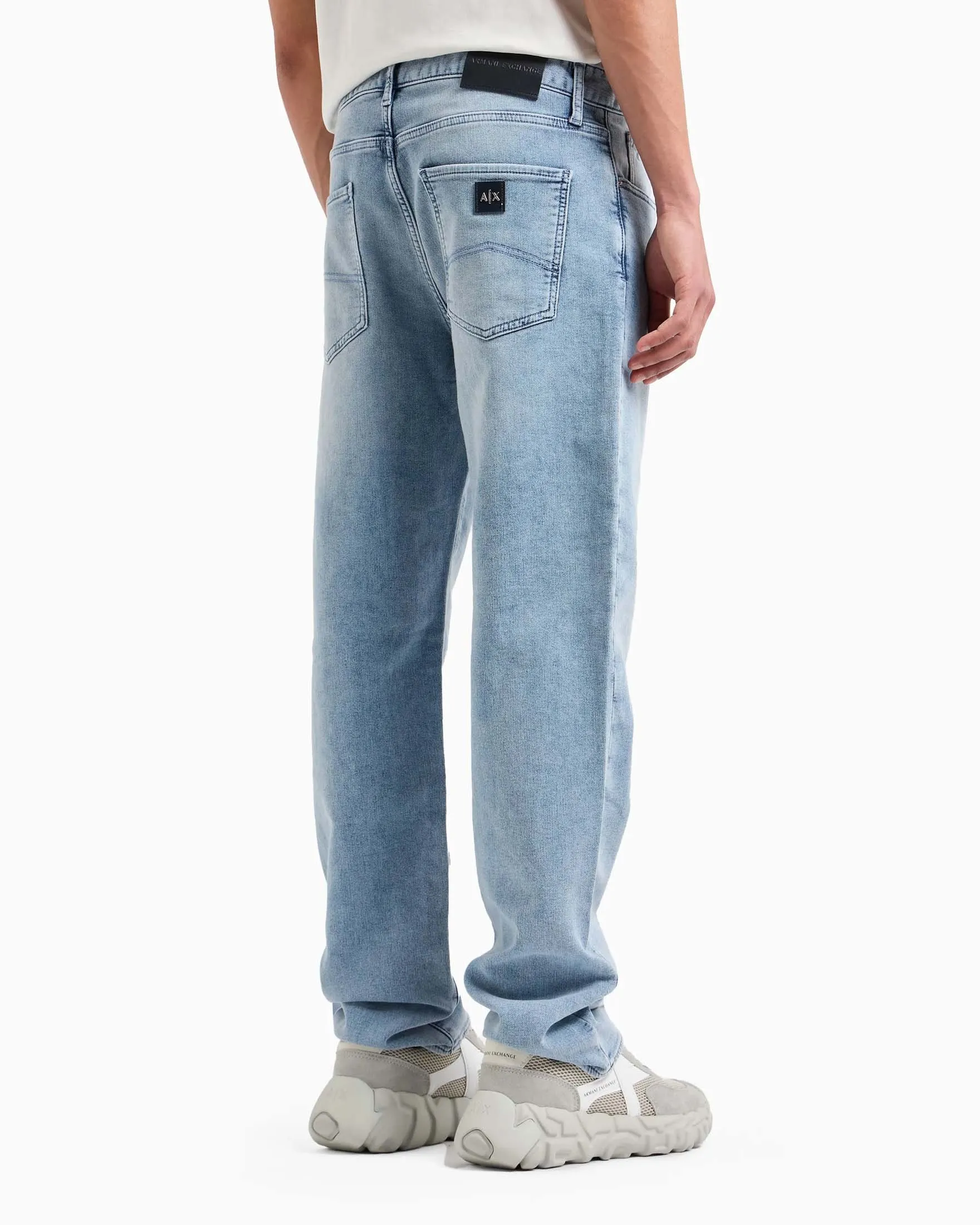 Jeans slim-fit a vita media in cotone stretch lavaggio chiaro super stone washed con baffature