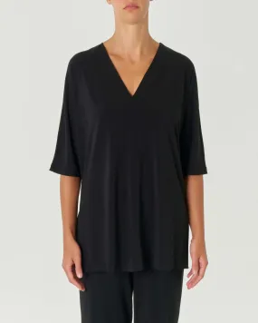 T-shirt nera over in jersey crêpe di viscosa stretch con scollo a V a maniche tre quarti